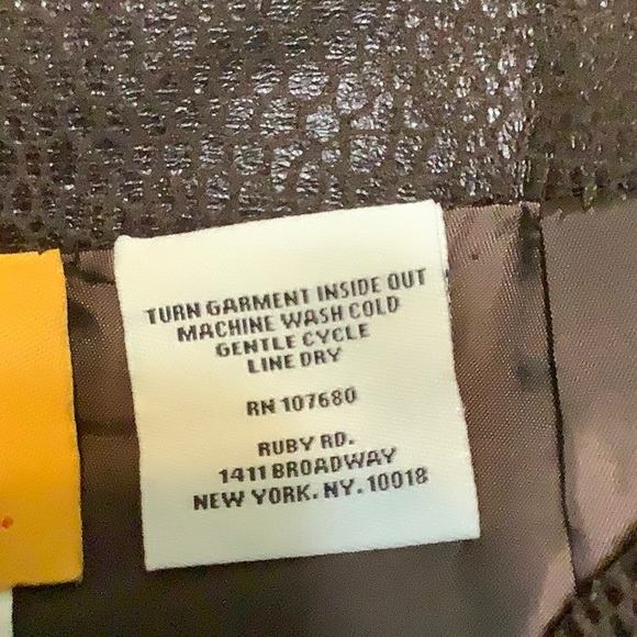 RUBY RD. Dark brown faux leather straight skirt, size 14 - Picture 5 of 6